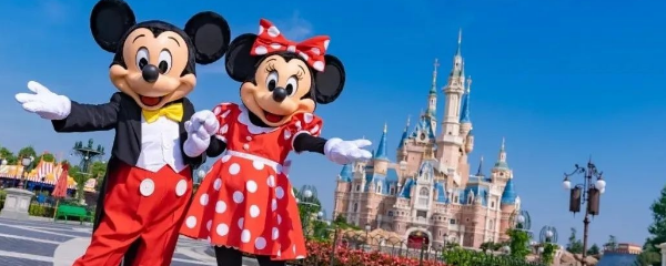 寒假溜娃免排队！【上海迪士尼VIP套餐】含8大经典热门项目快速通道+贵宾通道免排队入园门票门市价3000元，爱票特惠价1900元（附购票入口）——爱票网