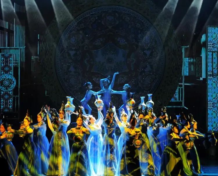 欢乐杂技嘉年华《绝技秀》新春乐翻天，2025年2月2日-3日北京红剧场(崇文工人文化宫)上演，门票四折起——爱票网