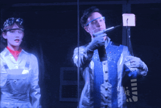 【北京】国内唯一正版百老汇互动亲子科学剧《化学秀》-中文版4.gif